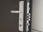 Заключваща система на метална входна врата